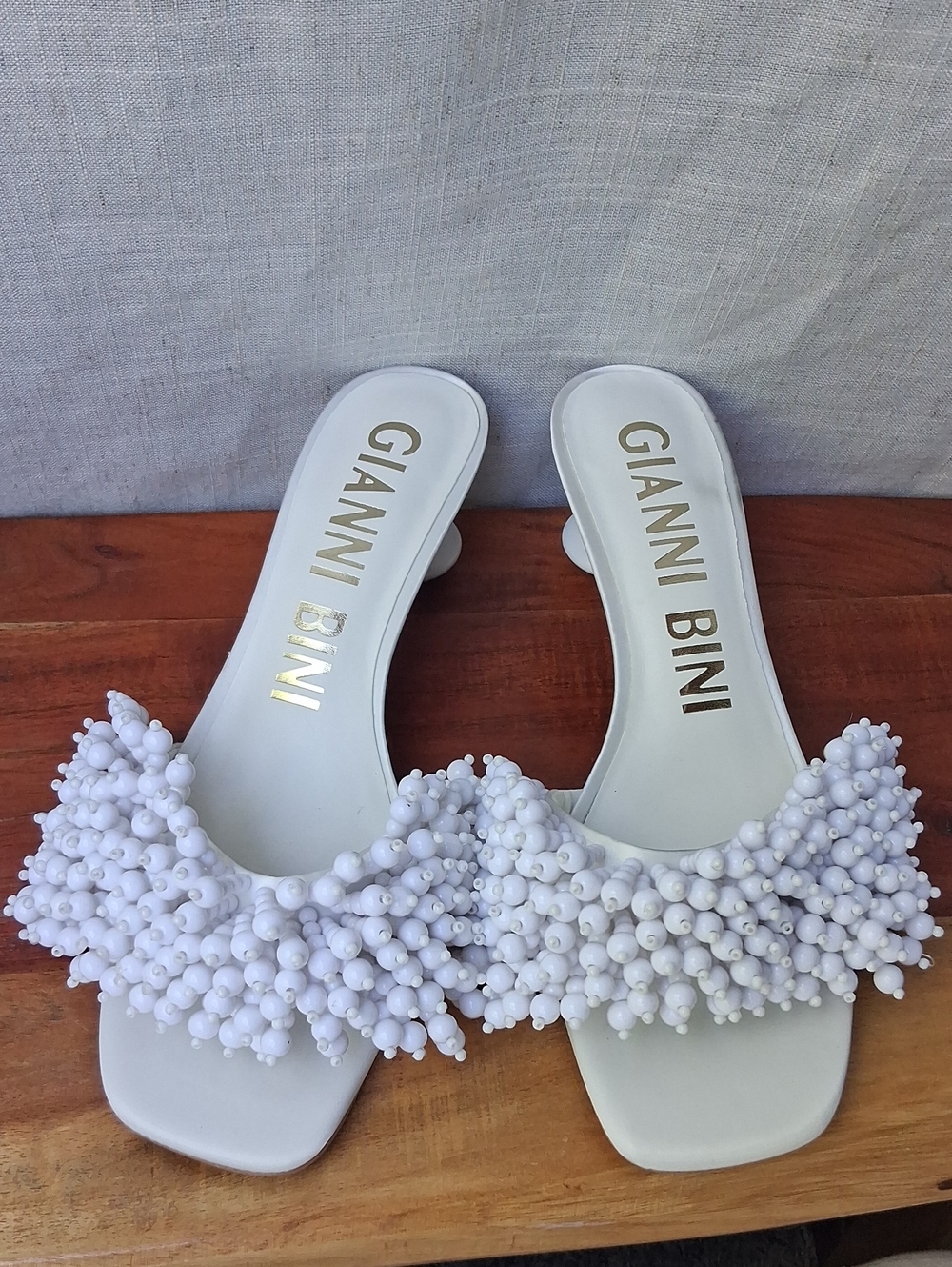 Gianni Bini Lonzo White Beaded Slide Sandals 9.5 - Picture 4 of 13